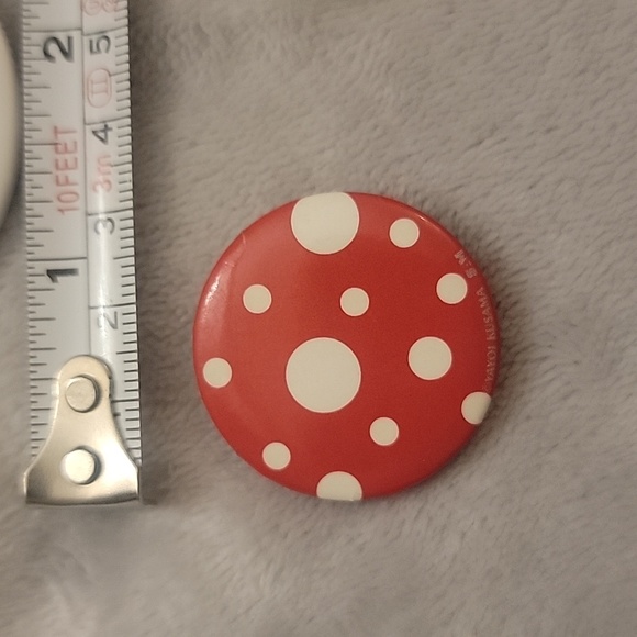 Yayoi Kusama pin set - Picture 4 of 6
